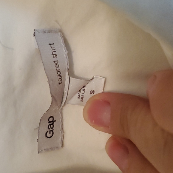 Gap basic white button down - Picture 2 of 3
